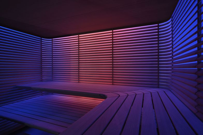 Der sanfte Wechsel der Farben sorgt in der neuen Sauna «S11» für Tiefenentspannung.