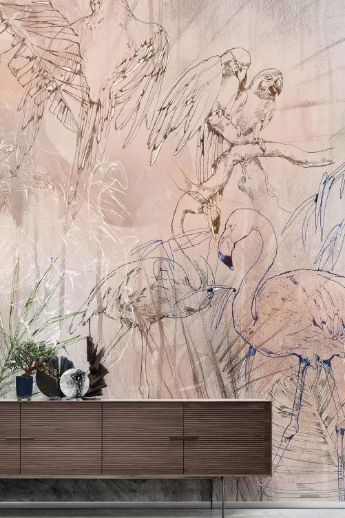 Eine Wand, ein bisschen Mut und schon wird aus dem Raum eine tropische Landschaft mit eleganten Flamingos und plappernden Papageien. Die Tapete «Tropical Graffiti» aus der Ambiente-Reihe wurde auf ein Vlies aus natürlichen Fasern gedruckt. Wallpepper.