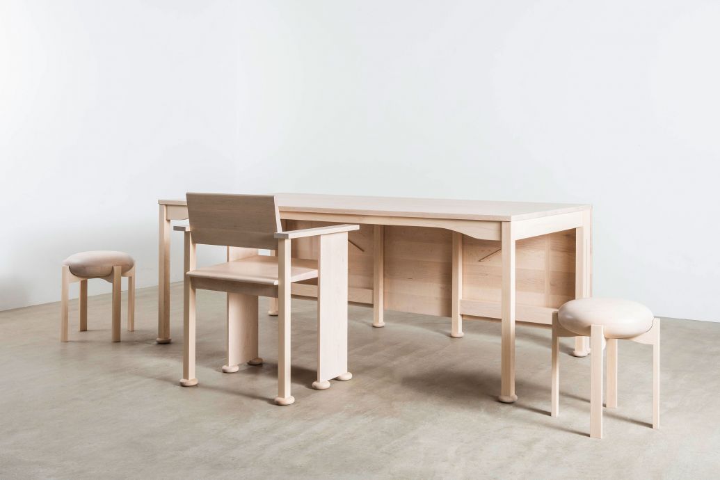 Tisch und Sitzgelegenheit «Nordic Pioneer» von Maria Bruun.