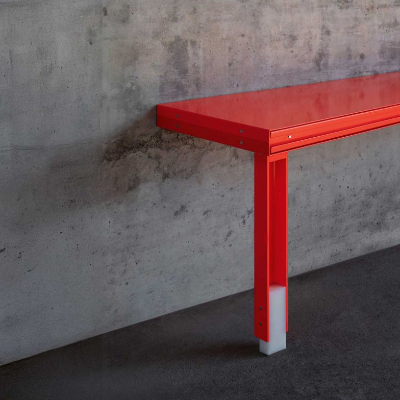 Nominiert in der Kategorie Furniture Design: «Bent Aluminium», die neue Werkserie des Designers Philippe Malouin, entwickelt in Zusammenarbeit mit dem Schweizer Möbelhersteller Lehni.