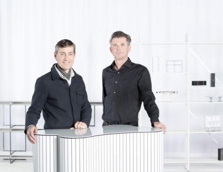 Seit dem Neustart der Marke Anfang 2019 sind Christophe Marchand und Mark Werder Inhaber der WOGG Furniture Ltd.