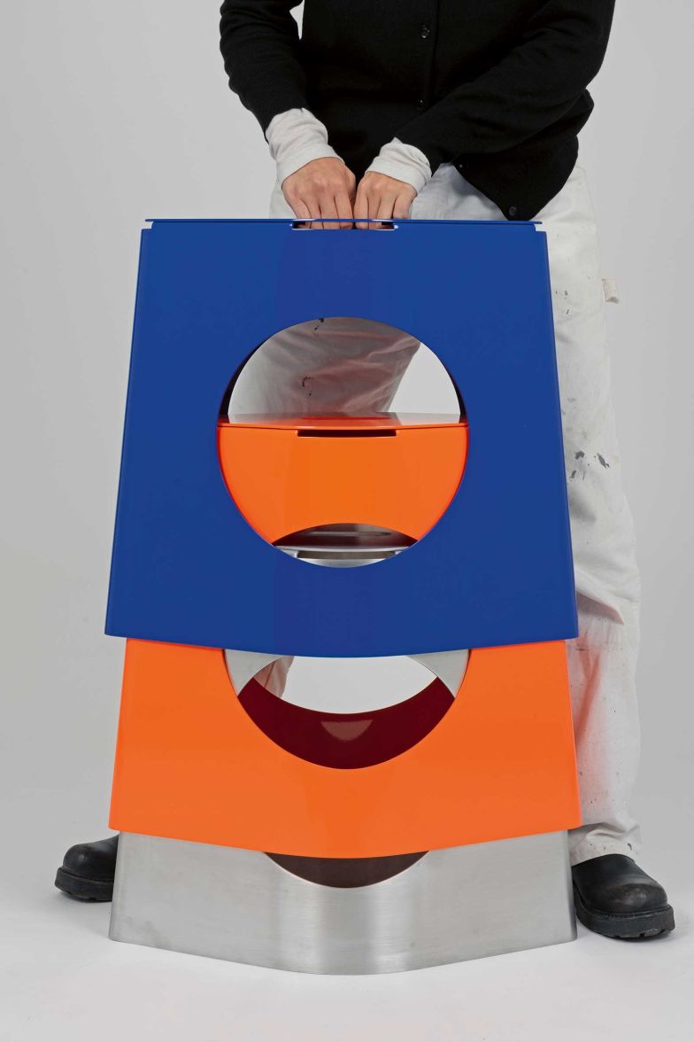 Für den deutschen Möbelhersteller Tecta hat der Designer den Hocker «Prism» aus gefaltetem Aluminiumblech entworfen.