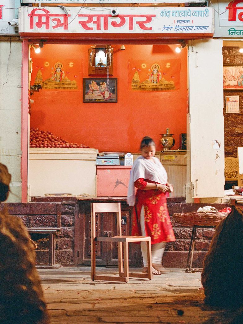 Seit ihrer Gründung begleitet Pascal Hien die indische Möbelmarke Sār Studio, zuerst als externer Berater, mittlerweile als Designdirektor. Stuhl aus der «Rise»-Kollektion, die er für Sār Studio entworfen hat.