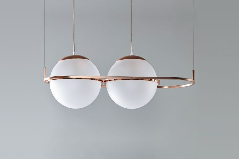 «Decòlamp» ist eine raffinierte Hängeleuchte aus mundgeblasenem Opalglas, für die sich Federica Biasi Inspiration beim Leuchtendesigner Gino Sarfatti holte. Mingardo.