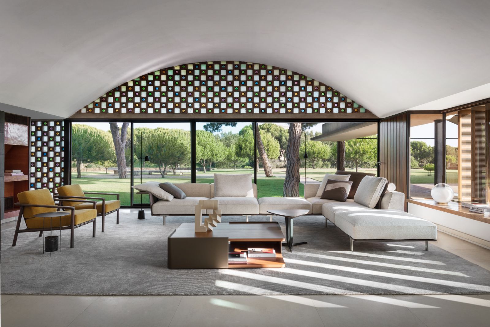 Mit dem Projekt «Molteni & C renovates The Art of Living» ist die neue Möbelkollektion in die Villa La Ricarda eingezogen.