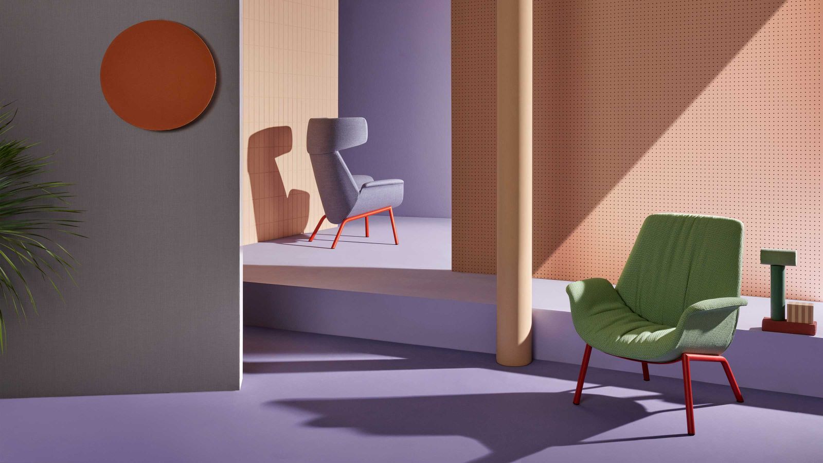 Die Sesselkollektion «Ila» gehört zu den Neuzugängen im Portfolio. Dem französischen Designer war es wichtig, ein Sitzmöbel zu entwerfen, das alle Blicke auf sich zieht und zudem höchsten Komfort bietet. «Ila» gibt es in verschiedenen Ausführungen und Farben und neben zwei verschiedenen Stahlgestellen seit dem Jahr 2021 auch mit einer Basis aus Holz.