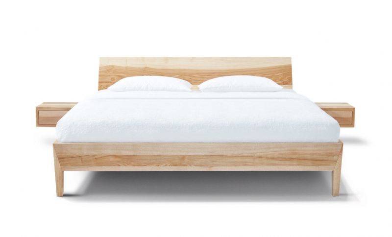 Der ideale Rahmen für eine hochwertige Matratze: Das Massivholzbett «Aura» von Jungdesigner Sandro Halter. 