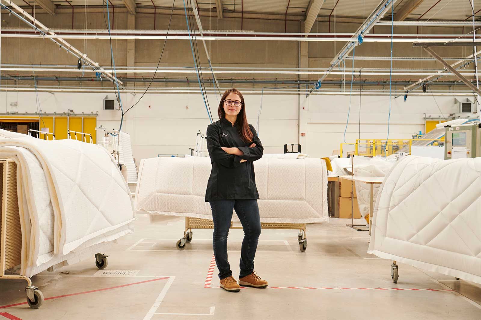 Die MitarbeiterInnen von Tréca fertigen in sorgfältiger Handarbeit mehrlagige Matratzen aus Naturmaterialien und Federsysten. Dabei hat jede Lage eine ganz bestimmte Aufgabe.