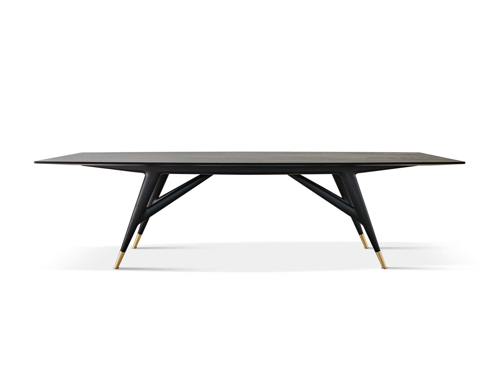 «D.859.1» ist ein 3,60 m langer Tisch, den Ponti ursprünglich aus Eschenkernholz mit Messingspitzen für Molteni &amp; C entwarf. Die Neuauflage gibt es zudem in schwarz gebeizter Eiche.