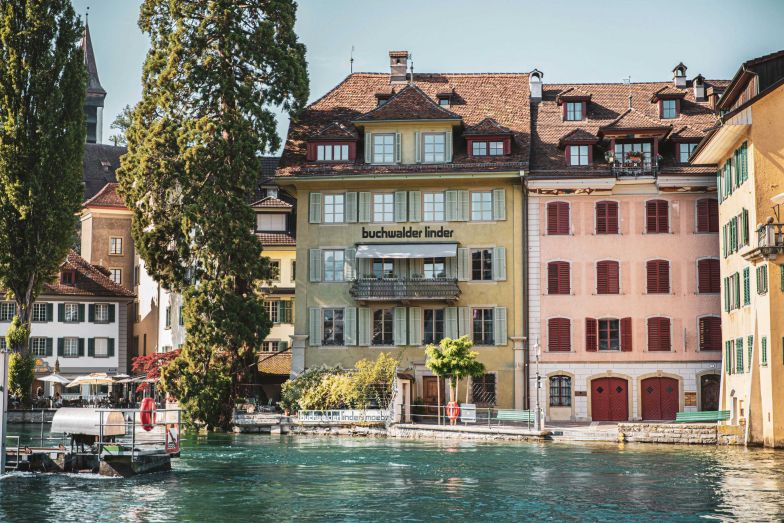 Das Zöpfli Haus: Das Haus Schwytzer-von-Buonas aus dem 16. Jahrhundert ist das einzige Gebäude der Stadt Luzern, das unmittelbar am Wasser liegt.
