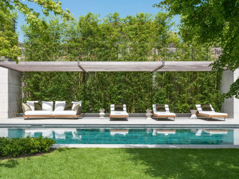 Das Einrichtungshaus roesch richtet Häuser sowohl Indoor als auch Outdoor ein.