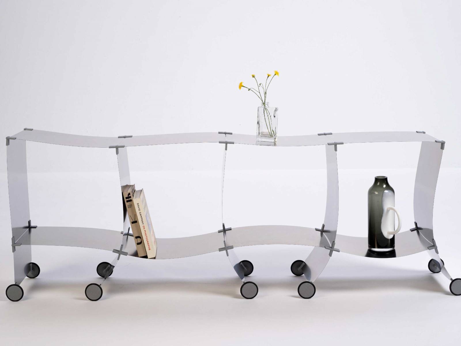 «Model L» – ein bewegliches Sideboard. Design: Tobias Schenk und Nandan Wolfer.