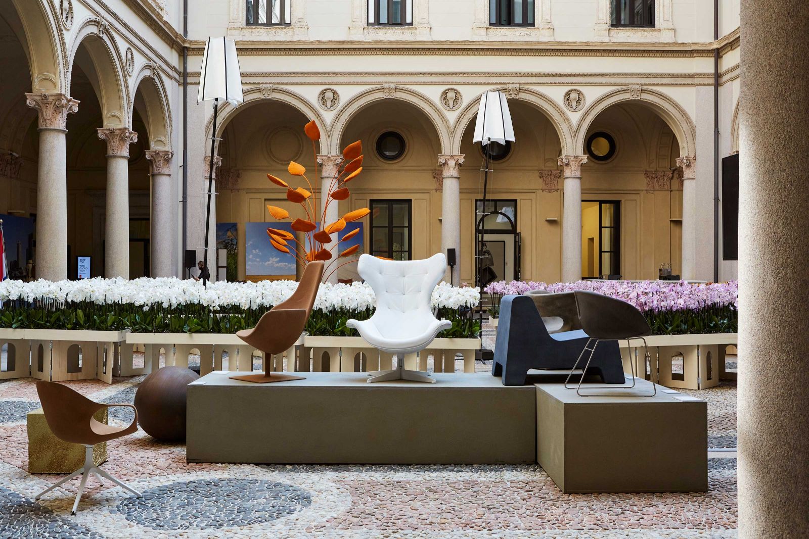 In den Räumen rund um den Innenhof im Erdgeschoss des Palazzo Francesco Turati präsentierten sich zahlreiche Einzel- oder Gruppenausstellungen.