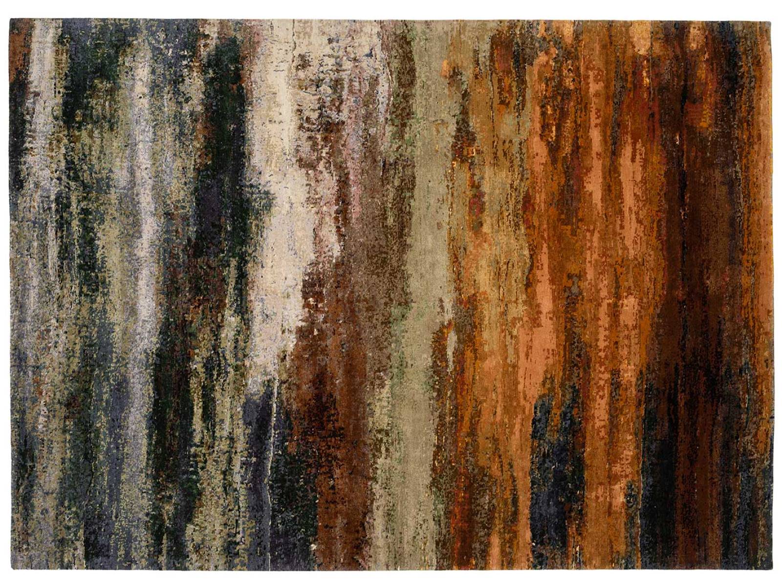 Für die Kollektion «Legends of Carpets» übersetzt Helmut Scheufele Landschaftsbilder und Momente abstrakter Malerei in zeitlose, geknüpfte Teppiche. Jeder trägt einen Namen auf Suaheli und eine überlieferte Weisheit in sich. Dieser hier mit dem Namen «Usawa» bedeutet Ausgewogenheit und mischt warme und kühle Farbnuancen zu einem ruhigen Ganzen. Weich unter den Füssen trägt er diese Ruhe direkt ans Bett. WALTER KNOLL.