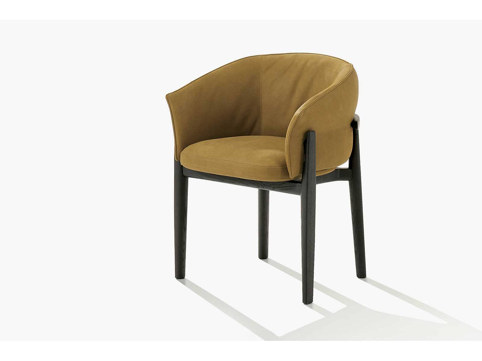 Jean-Marie Massaud stellt mit «Leopold» einen gepolsterten Esszimmerstuhl vor, der so bequem ist wie ein Sessel. POLIFORM.