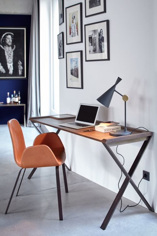 «Lax» ist das perfekte Schreibmöbel für all jene, die nur vorübergehend ins Homeoffice wechseln. Er ist schlicht wie schön, nimmt wenig Raum ein und findet so auch in jedem Wohnraum einen Platz. Design: Gil Coste. More.