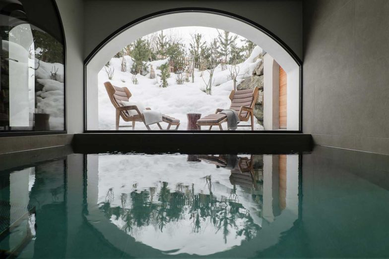 De Chaiselongue «D.150.5» entwarf der Designer Gio Ponti im Jahr 1952 für das Kreuzfahrtschiff Andrea Doria. In Zusammenarbeit mit dem Gio Ponti Archiv und den Erben des berühmten Mailänder Architekten rekonstruiert Molteni&C das Möbelstück.