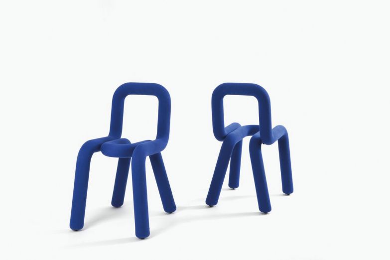 Mit «Bold» schaffte es das Schweizer Label Big Game ins MoMA nach New York. Für den Stuhl werden zwei mit Textil bespannte Metallstangen so gebogen und zusammengesetzt, dass ein erstaunlich bequemes Sitzmöbel entsteht. Der Bezug kann leicht abgenommen und gegen eine andere Farbe ausgetauscht werden. Moustache.