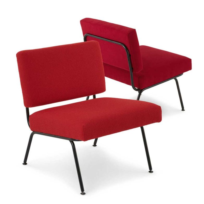 Stilmoment: 1954 entwarf Florence Knoll den ­Lounge Chair «Modell 31», ein Möbelstück, das durch perfekte Proportionen und klare Linien besticht. Fast 70 Jahre später kehrt der Klassiker zurück, so frisch und selbstbewusst wie am ersten Tag: Ein Symbol ­weib­licher Gestaltungsstärke und ­moderner ­Reduktion, in Leder oder Textil gekleidet. knoll-int.comh