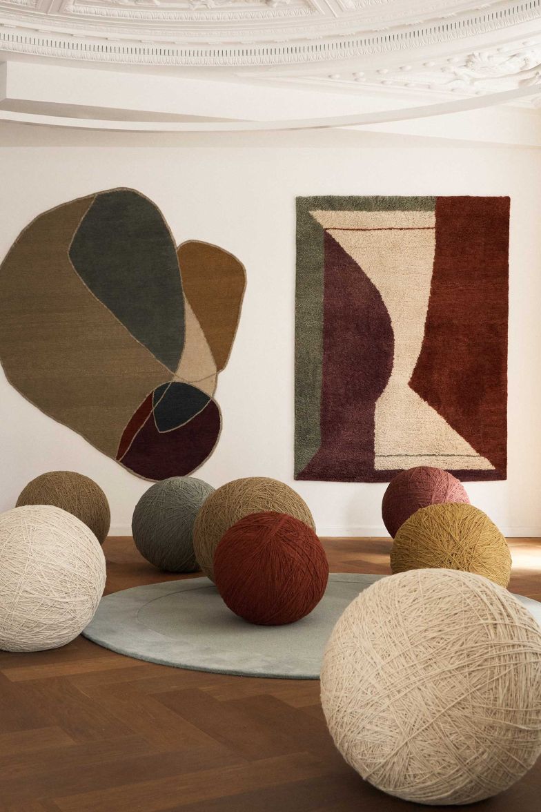 Ausgehend von der emotionalen Kraft der Farben und der haptischen Vielfalt der Materialien erkundet Urd Moll Gundermann mit der Teppichkollektion «Palette Muse» das Zusammenspiel von Rhythmus, Muster und Textur. Im Bild «Aurora Lume» (links) und «Optical Echo». liniedesign.com