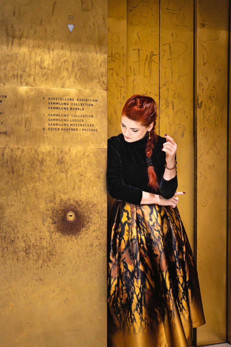 Autorin Barbara Mutzbauer im Erweiterungsbau des Kunsthaus Zürich.