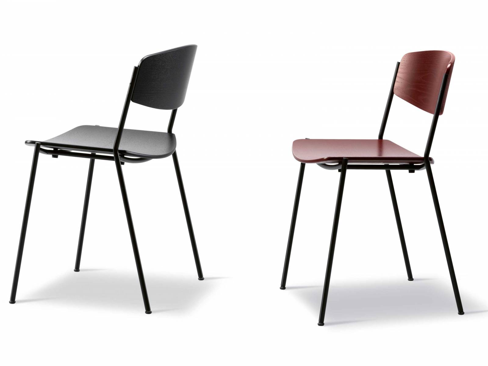 67 Jahre lang fristete der «Lynderup Chair» sein Dasein als Skizze auf dem Papier, bis das dänische Familienunternehmen in diesem Jahr beschloss, ihn zu produzieren. Die dänische Designlegende Børge Mogensen gab dem Stuhl alles, was ein funktionales Sitzmöbel ausmacht — einen Metallrohrrahmen und eine breite Sitzfläche aus Sperrholz. Der «Lynderup Chair» ist stapelbar, in schwarz oder natur, mit schwarzen oder verchromten Beinen erhältlich. Fredericia.
